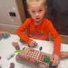 Duża edukacyjna sklepowa kasa fiskalna dla dzieci Akcesoria Kalkulator Waga Skaner 25 elementów brązowa